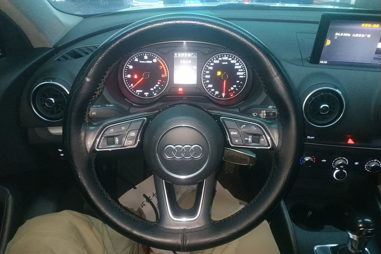 奥迪A3 2018款 30周年年型 Limousine 35 TFSI 进取型中控内饰13