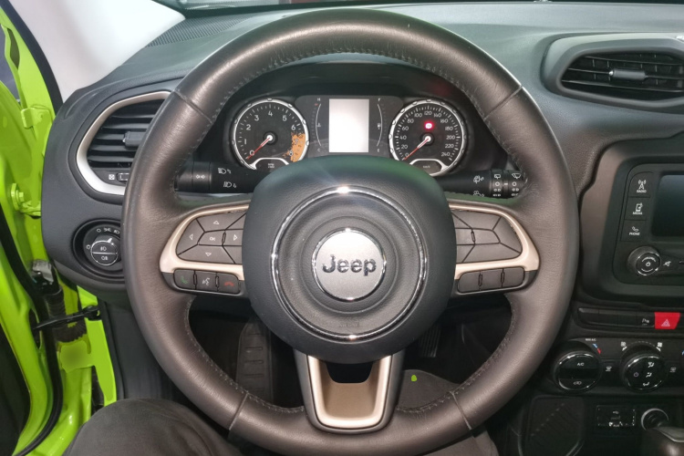 Jeep 自由侠 2017款  180T 自动劲能版局部细节13