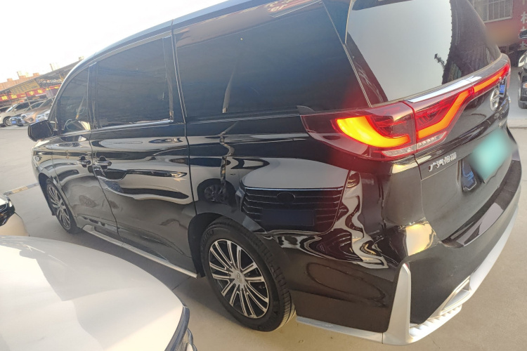 广汽传祺 传祺M8 2023款 领秀系列 390T 尊贵版车身外观6003