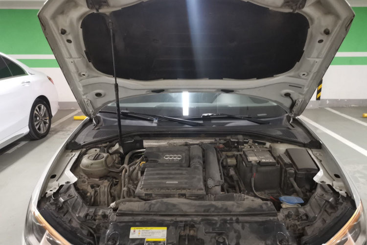 奥迪A3 2018款 30周年年型 Limousine 35 TFSI 时尚型机舱底盘24