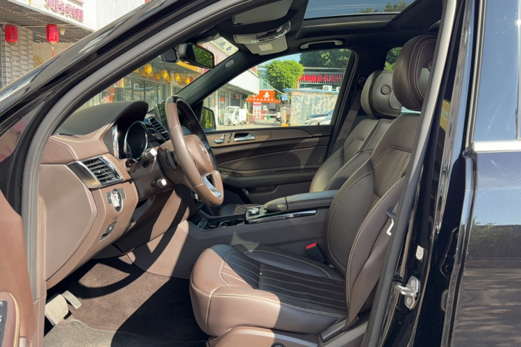 奔驰GLE 2018款 GLE 320 4MATIC 动感型臻藏版中控内饰7001