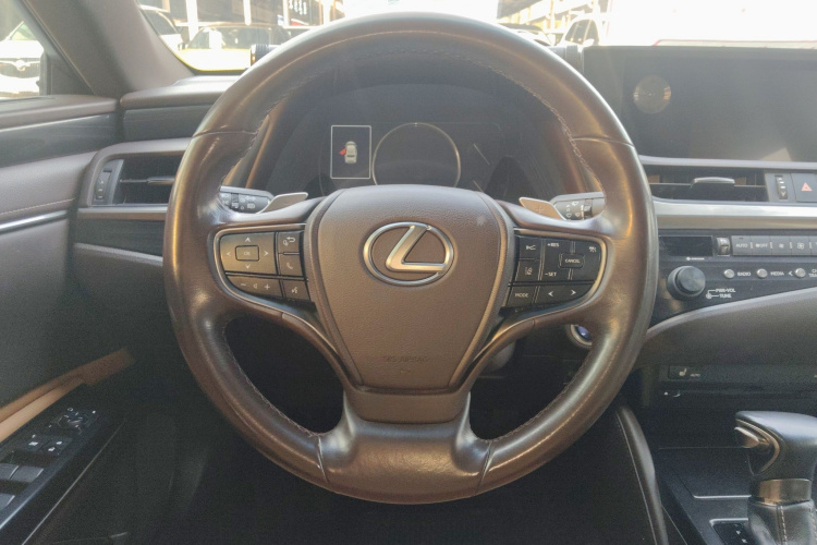 雷克萨斯ES 2018款 300h 卓越版 国V中控内饰13