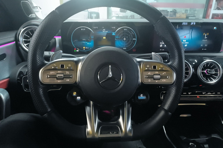 奔驰A级AMG 2022款 AMG A 35 L 4MATIC局部细节13