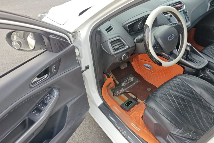 福特 福睿斯 2019款 1.5L 自动悦享型中控内饰7003