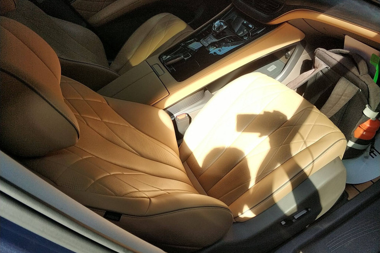 腾势D9 2022款 DM-i 1040 尊贵型局部细节41