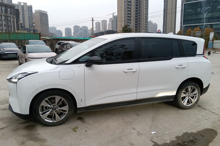 奔腾NAT 2022款 舒享出行 换电出租版车身外观4