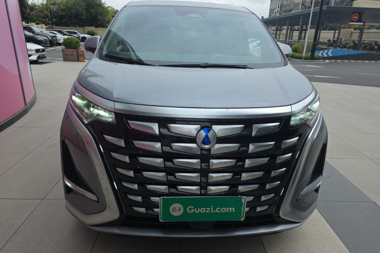 腾势D9 2022款 DM-i 970 四驱旗舰型车身外观2