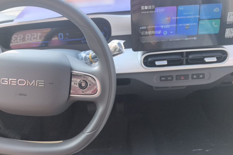 吉利银河 2025款 210km 熊猫卡丁中控内饰12
