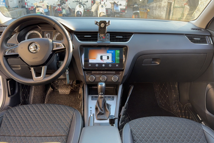 斯柯达 明锐 2019款 1.5L 自动智行豪华版 国VI中控内饰7006