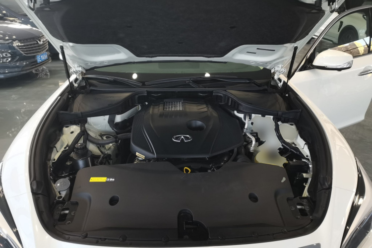 英菲尼迪Q70 2019款 Q70L 2.0T 精英版 PLUS机舱底盘24