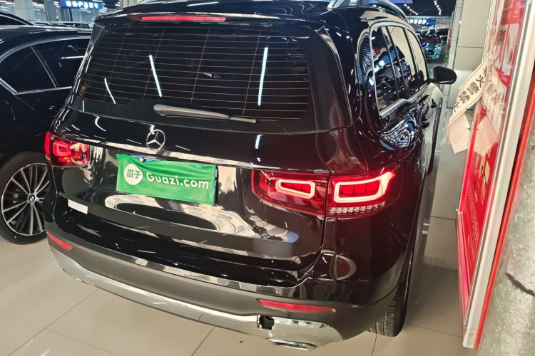 奔驰GLB 2022款 改款二 GLB 200 动感型车身外观7