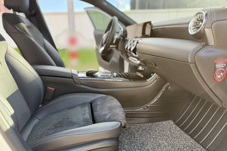 奔驰A级 2022款 改款三 A 200 L 运动轿车时尚型中控内饰7012