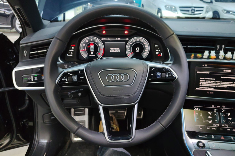 奥迪A6L 2025款 改款 45 TFSI quattro 臻选动感型中控内饰13