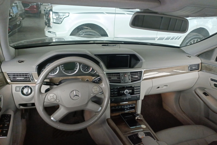 奔驰E级(进口) 2009款 E 300 优雅型中控内饰7002