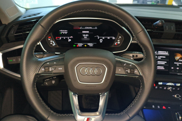 奥迪Q3 Sportback 2023款 40 TFSI 时尚型中控内饰13