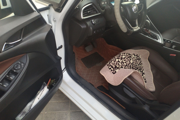 别克GL6 2018款 18T 6座尊贵型中控内饰20