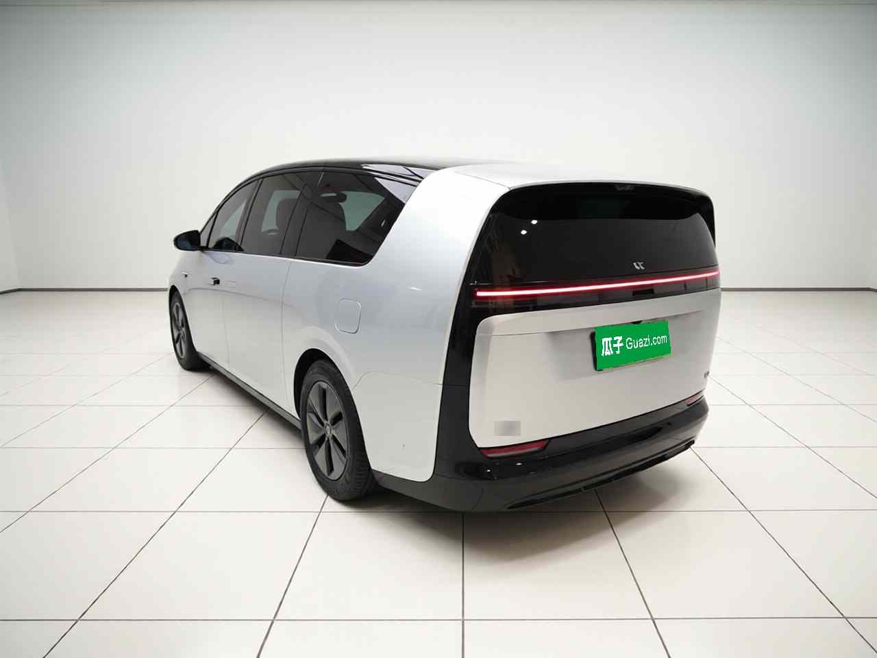理想汽车 理想MEGA 2025款 Home 家庭特别版(3)