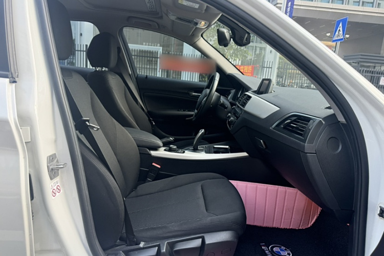 宝马1系(进口) 2018款 118i 领先型局部细节41