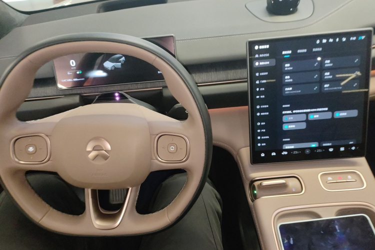 蔚来ES6 2024款 75kWh中控内饰7002