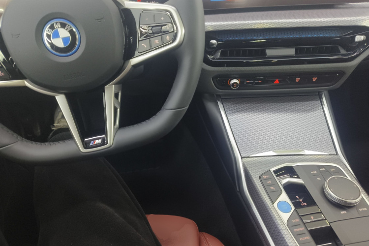 宝马i3 2025款 eDrive 40 L 曜夜套装中控内饰20