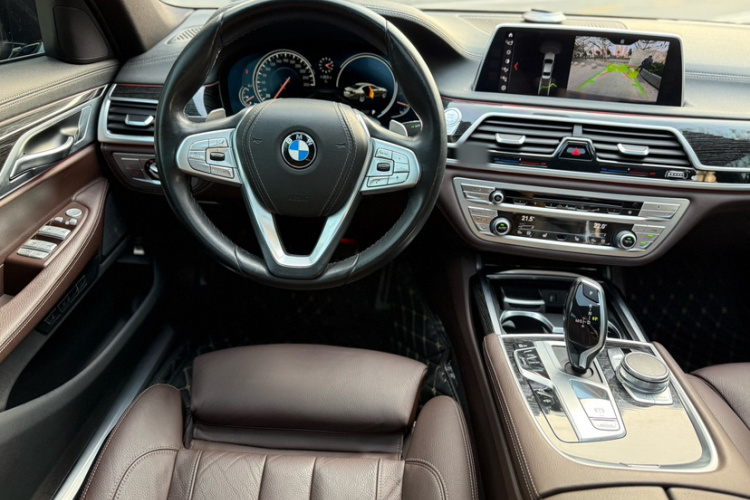 宝马7系 2018款 730Li 领先型 M运动套装中控内饰7002