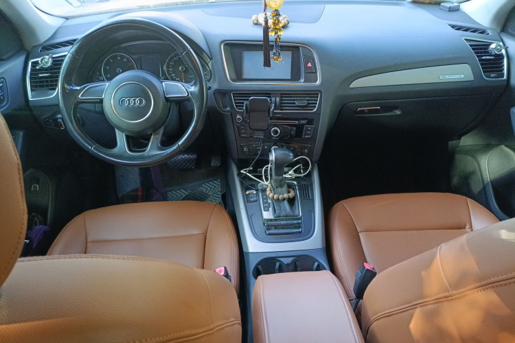 奥迪Q5 2013款 40 TFSI 进取型中控内饰7002
