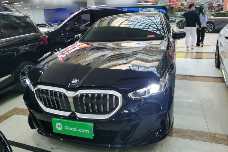 宝马5系 2025款 530Li 领先型 M运动套装车身外观6001