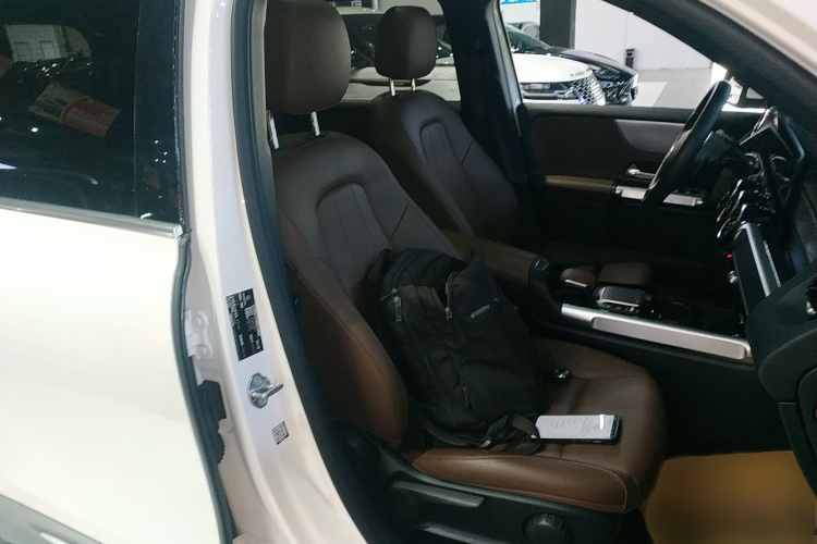 奔驰GLB 2022款 改款二 GLB 200 时尚型局部细节41