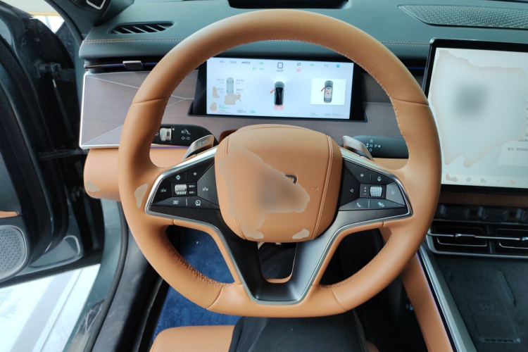 比亚迪 汉L 2025款 DM-p 四驱激光雷达旗舰型中控内饰13