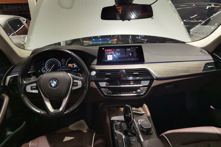 宝马5系 2019款 530Li 领先型 豪华套装中控内饰12