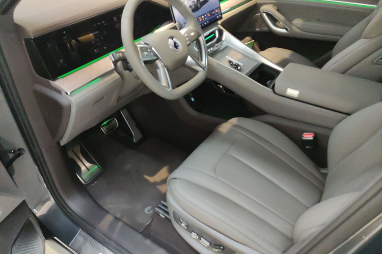 腾势N9 2025款 尊荣型中控内饰19