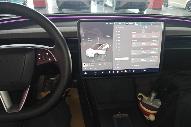 特斯拉 Model 3 2023款 后轮驱动版中控内饰7002