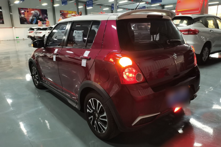 铃木 雨燕 2016款 1.5L 自动时尚型酷玩版车身外观4