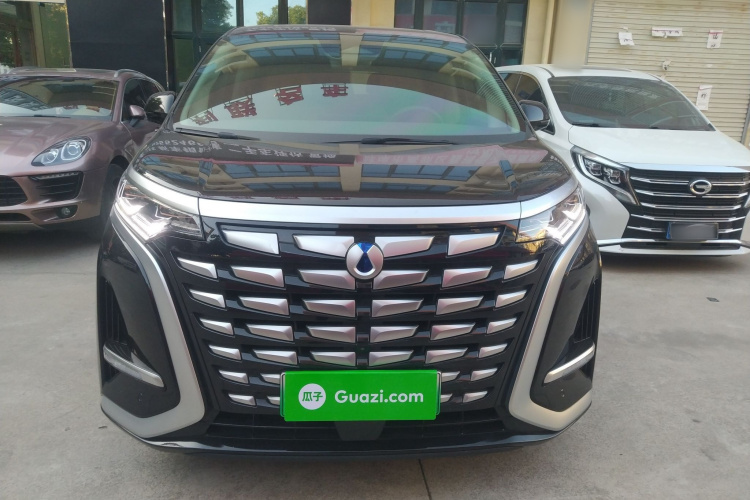 腾势D9 2022款 DM-i 1040 尊贵型车身外观2