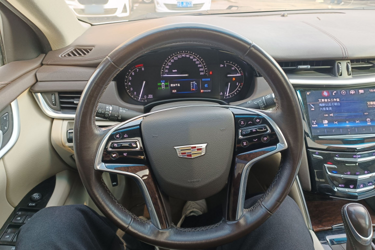 凯迪拉克XTS 2017款 28T 技术型中控内饰13