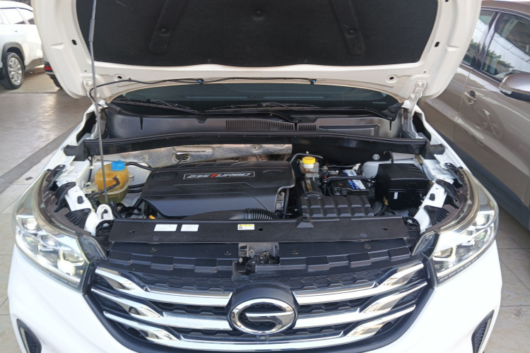 广汽传祺 传祺GS4 2018款 235T 自动两驱豪华智联百万纪念版机舱底盘24