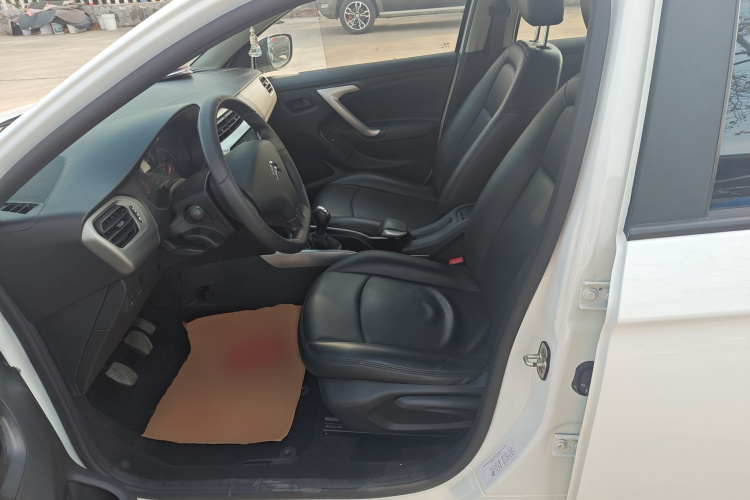 雪铁龙 爱丽舍 2017款 1.6L 手动时尚型中控内饰19