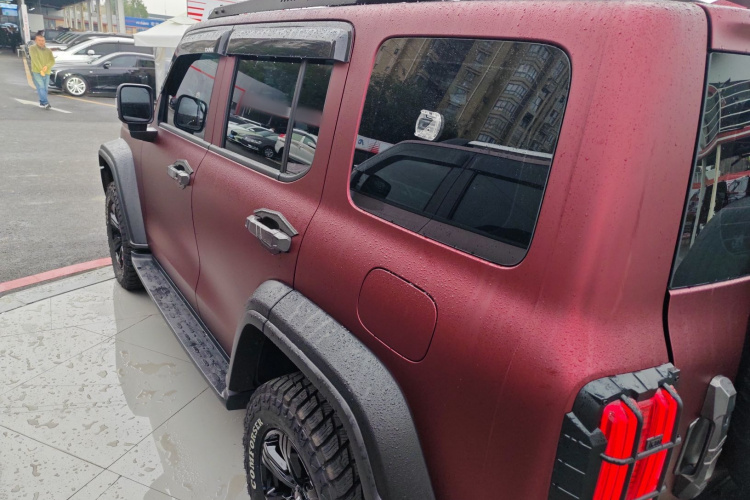 坦克300 2024款 2.0T 征服者车身外观4