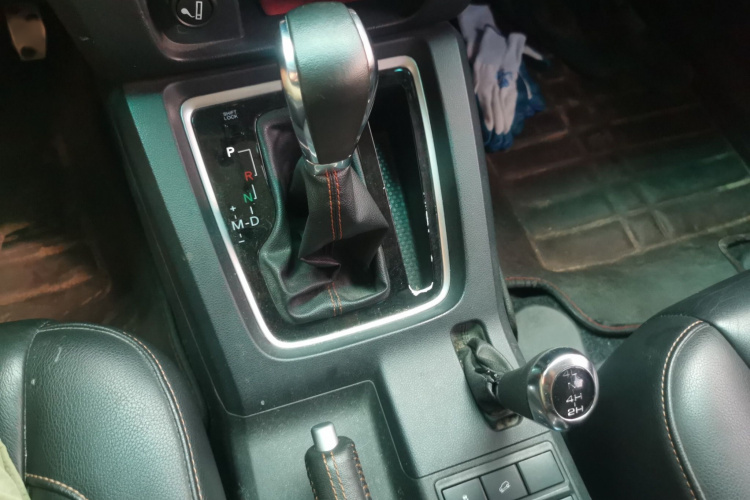 北京BJ40 2017款 40L 2.3T 自动四驱环塔冠军版局部细节18