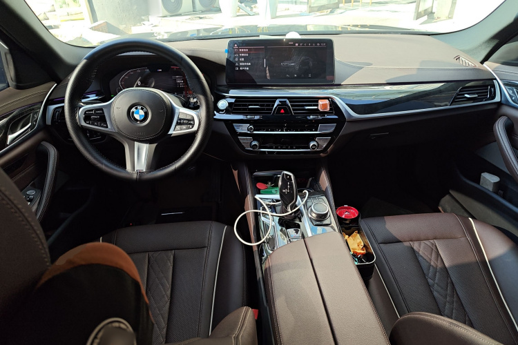 宝马5系 2022款 改款 525Li M运动套装中控内饰12