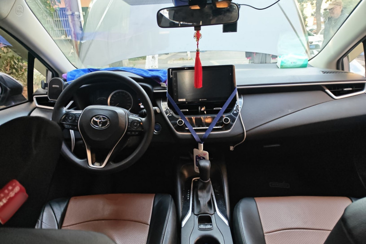 丰田 卡罗拉 2019款 双擎 1.8L E-CVT GL-i精英版中控内饰12