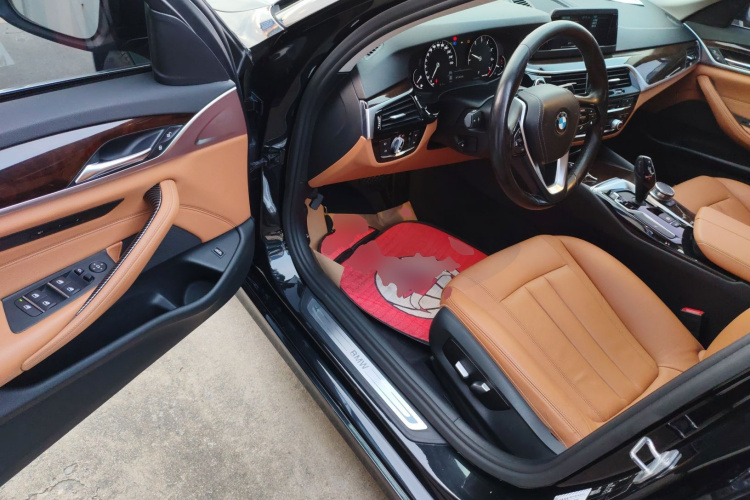 宝马5系 2018款 528Li 上市特别版中控内饰20