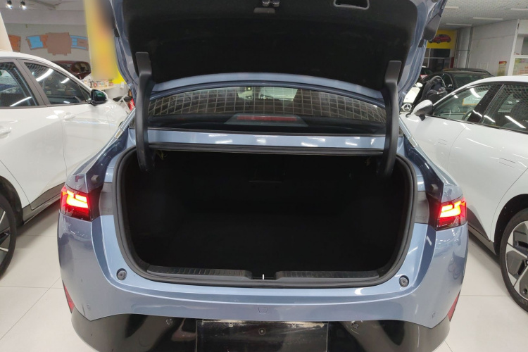 小鹏P5 2022款 460E+机舱底盘23