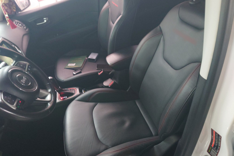 Jeep 指南者 2017款 200TS 自动高性能四驱版中控内饰19