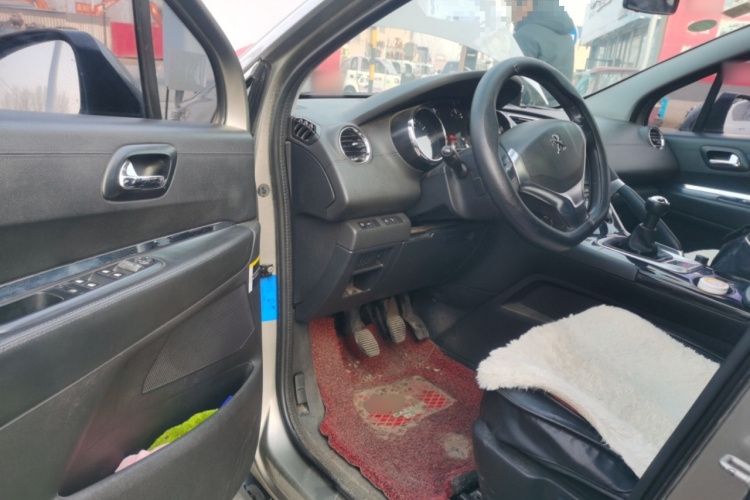 标致3008 2015款 2.0L 手动经典版中控内饰20