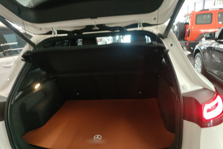 奔驰GLA 2023款 GLA 220机舱底盘23