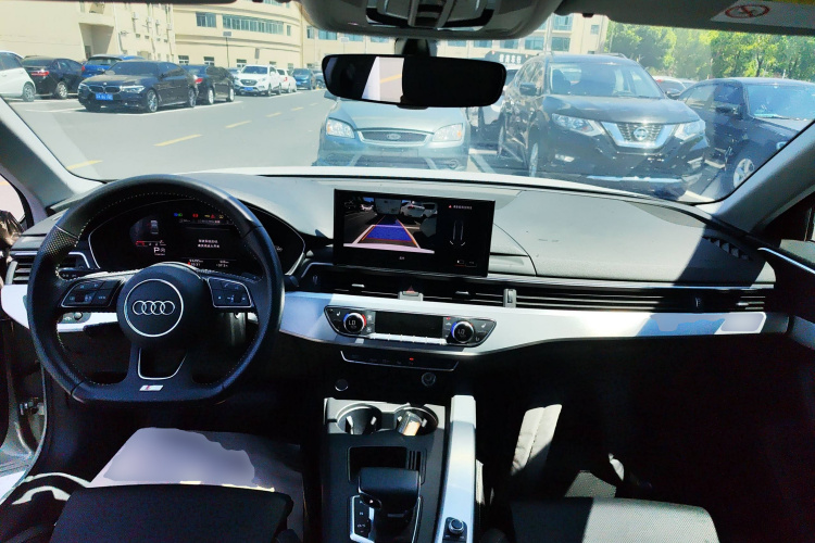 奥迪A4L 2020款 40 TFSI 豪华动感型中控内饰12