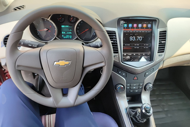 雪佛兰 科鲁兹 2015款 1.5L 经典 SE MT中控内饰12