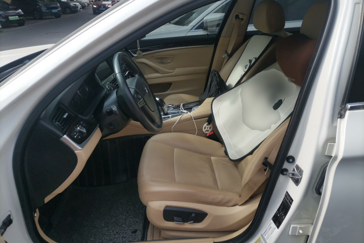 宝马5系 2014款 525Li 领先型中控内饰19