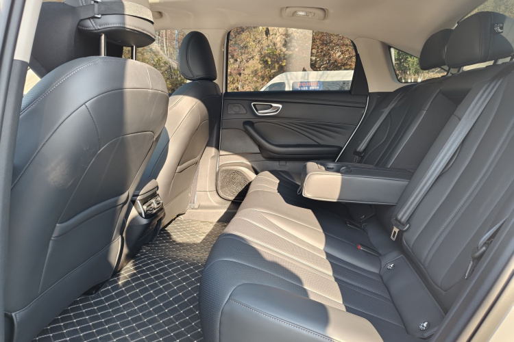 荣威D7 2023款 DMH 125km 超越版中控内饰7003